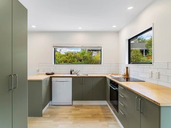 Hot Property - Prime Location - Freehold