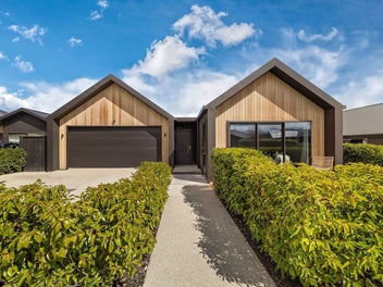 Immaculately presented home on a prime section!