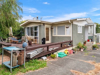 Solid 3 bedrooms on 875m2 land