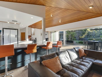 Architectural Styling in a Timeless Position