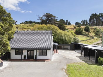 LIFESTYLE LIVING WITH OPTIONS GALORE!
