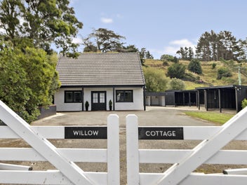 LIFESTYLE OPPORTUNITY WITH SPACE, PRIVACY AND MORE