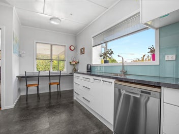 GORGEOUS SUN-FILLED HOME IN PRIME LOCATION