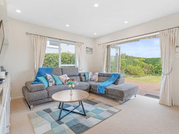 Coastal Charm & Convenience