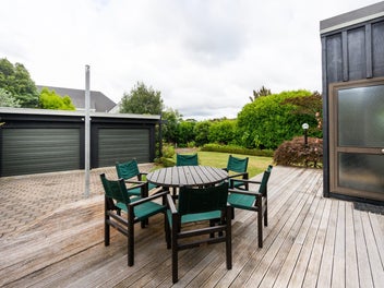 Hokowhitu Cul-de-Sac, Double-Glazed Beauty!