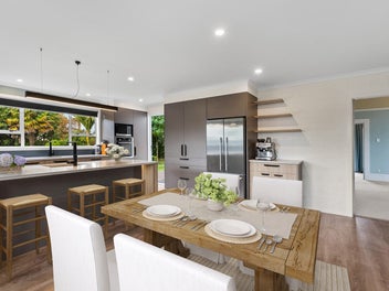 PRIVATE, PEACEFUL - HUGE GARAGING!
