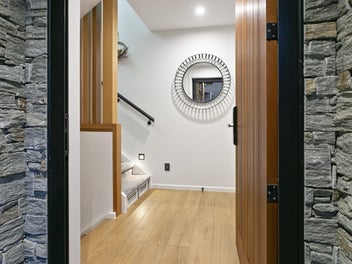 Designer Lifestyle - Two Primary Dwellings!