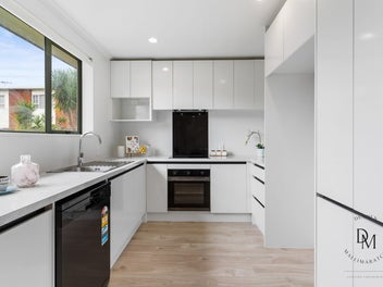 Freehold, Fully Renovated, Brick n Tile Beauty!!