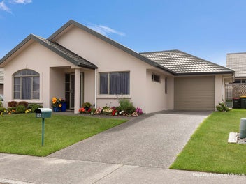 Relaxed Living at Lakeview Villas!