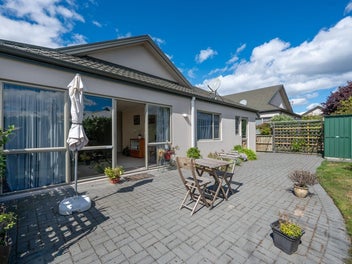 Stylish Villa With Private Garden