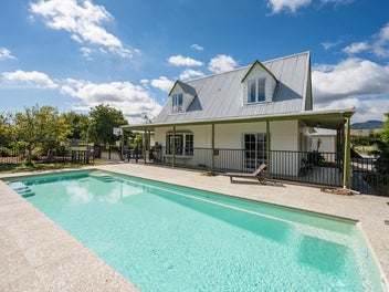 Lifestyle Retreat with 2 Homes on 4.8 Hectares