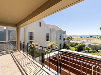 Ahuriri’s Best Seat - Waterfront Luxury