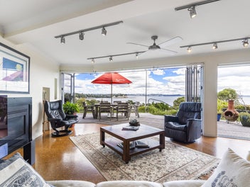 Multi-generational family home with Sea Views.
