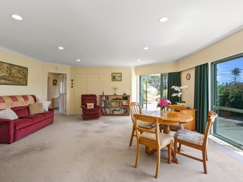 STRANDON = A SUBURB OF CHOICE - BE QUICK