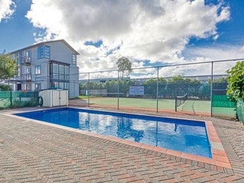 OWNERS HAVE LEFT THE COUNTRY- MUST SELL!