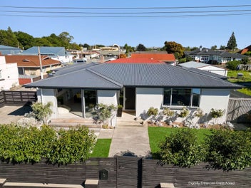 STYLE MEETS FUNCTIONALITY IN GREAT LOCATION