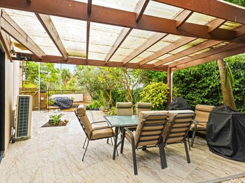 Stylish and Spacious Family Retreat