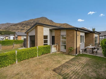 Charming entry-level home with stunning views