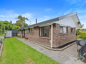 AMAZING VALUE - OUR VENDORS SAY SELL!!