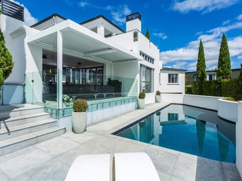 Grand Masonry Home - Takapuna