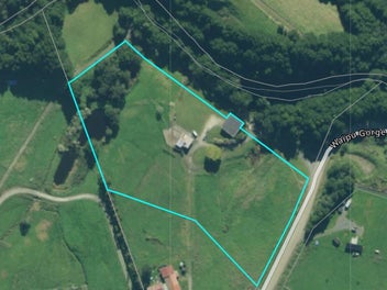 Special Lifestyle or Contractors Dream - 1.96ha