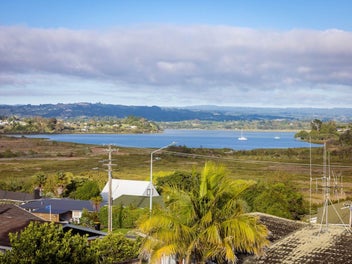 Harbour Views, Endless Possibilities