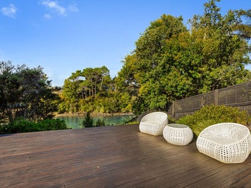 Your Own Private Oasis... Riverhead