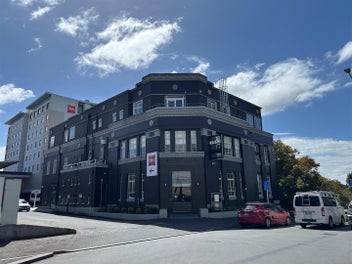Image 1 of 7