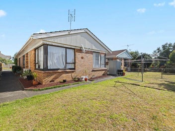Stylish, Practical and Prime Location - Must View