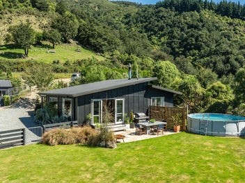 Idyllic Lifestyle Retreat
