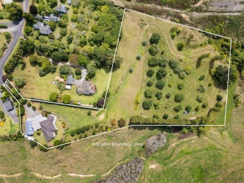 Views, Shed & A Substantial Home