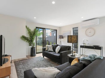 Luxury, Style & Freestanding in Scott Point