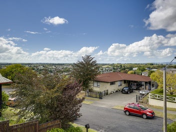 Hill Top Location with AIrBNB potential