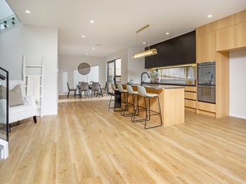 LUXURIOUS FAMILY LIVING-SMART INVESTMENT POTENTIAL