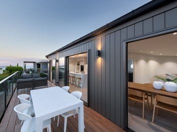 Salt Projects: Stunning Views, Stunning Home