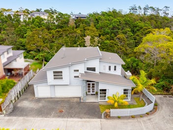 Luxurious House 472sqm Floor Area & 1500sqm Land