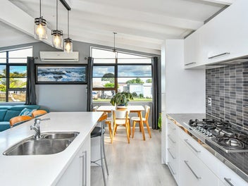 5 BEDROOM 3 BATHROOM Renovated Coastal Gem!