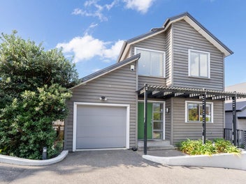 Standalone Cosy Home - Must Sell!