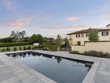 BUYER PRICE GUIDE - mid $2m range