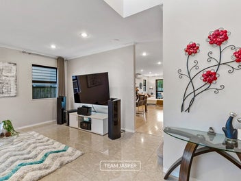 Massive 327m2 Family Home! PresentAllOffers!