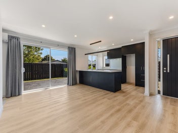 Fantastic Family Home In Prime Location!
