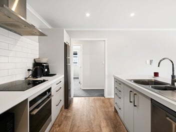 Stylish Modern Home In Prime Location