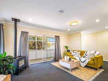 Family or Couples Beach Suburb Living