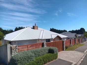 SPACIOUS QUALITY BUILD IN GOOD LOCATION