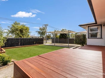 TIDY TWO-BEDDER, TWO BATHROOMS!