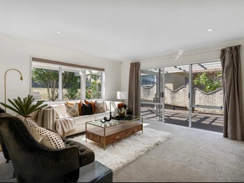 4-BED STANDALONE BRICK & TILE HOME IN HOWICK