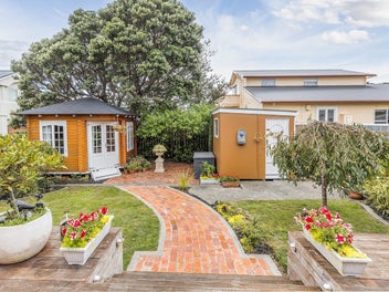 Character, elegance and charm in Central Miramar!