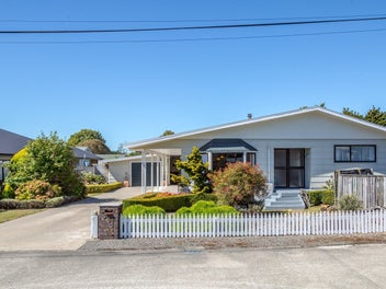 Spacious living and exceptional garaging