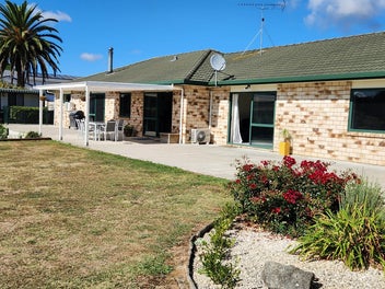 Space, Lifestyle, and Garaging - All in One!
