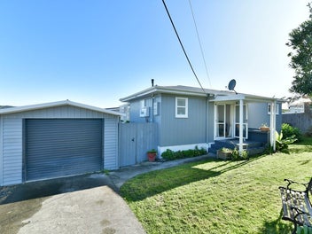 2-Bedroom Cottage in a Prime Coastal Location
